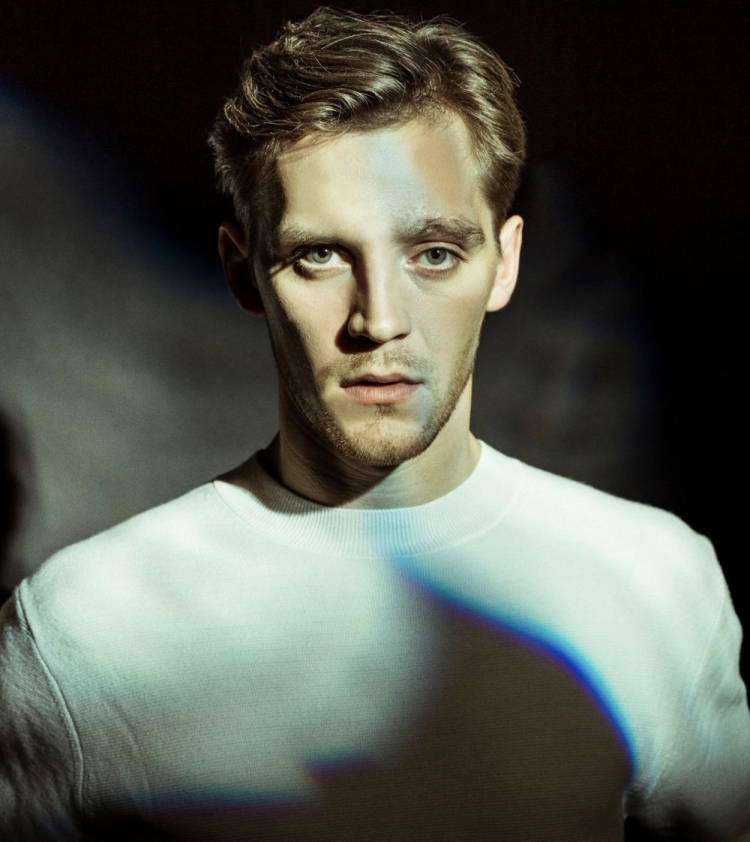 Женщина в синем